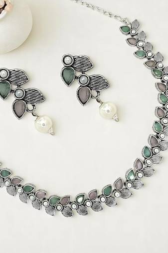 Silver oxidised leaf design necklace set
