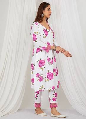 Pink floral printed Kurta set with lace detailing and kota doria dupatta 2
