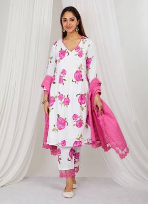 Pink floral printed Kurta set with lace detailing and kota doria dupatta 3
