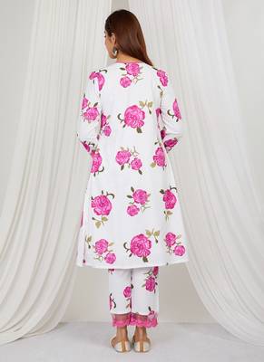 Pink floral printed Kurta set with lace detailing and kota doria dupatta 5