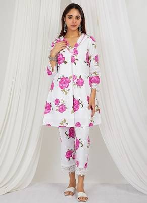 Pink floral printed kurti and pant with lace detailing 2