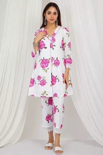 Pink floral printed kurti and pant with lace detailing