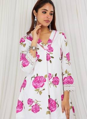 Pink floral printed kurti and pant with lace detailing 3