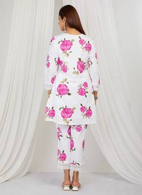 Pink floral printed kurti and pant with lace detailing 5