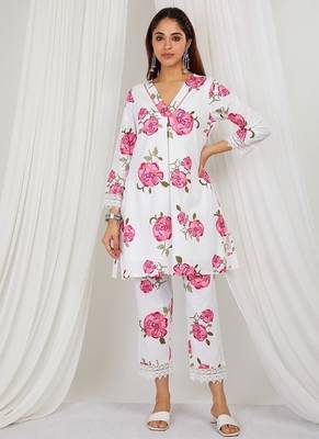 Rose pink floral printed kurti and pant with lace detailing 1