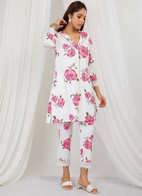 Rose pink floral printed kurti and pant with lace detailing 2