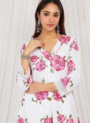 Rose pink floral printed kurti and pant with lace detailing 3