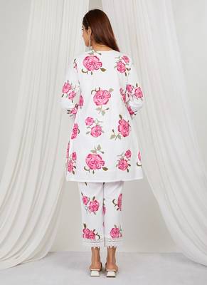 Rose pink floral printed kurti and pant with lace detailing 4