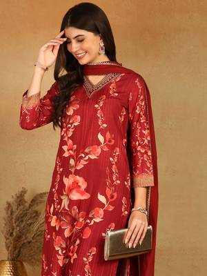 Women maroon rayon blend floral printed straight kurta sets 2