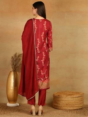 Women maroon rayon blend floral printed straight kurta sets 4