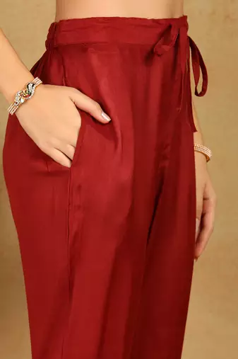 Women maroon rayon blend floral printed straight kurta sets