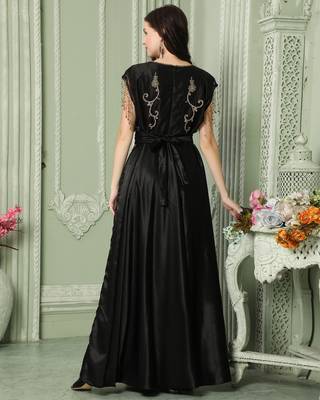 Designer Sleeve-less Jalabiya Kaftan With Intricate Gold Embroidery 4