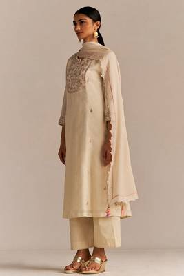 Buttercream embroidered kurta set 2