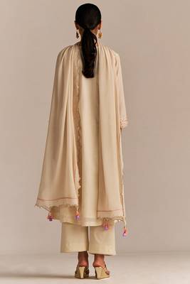 Buttercream embroidered kurta set 4