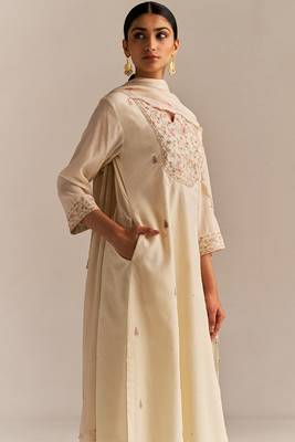 Buttercream embroidered kurta set 5