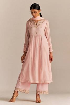 Crystal pink embroidered kurta set 5