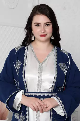 Floral Pattern Embroidery Kaftan With Cut Dana