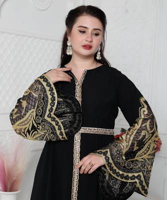 Big Flaired Sleeve Jalabiya With Golden Aari Embroidery 5
