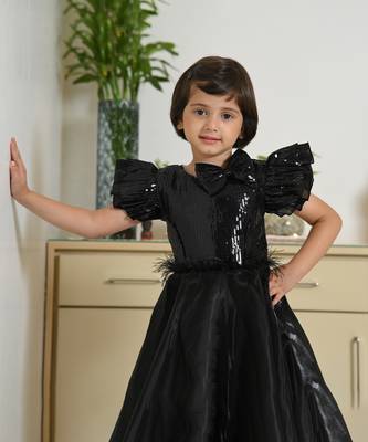 Black Iconic Black Coloured Gown for Birthdays  4