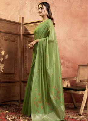 Parrot green cotton spun floral jamdani saree with running blouse 5