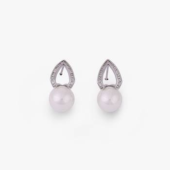 Elegant oval shape pearl silver plated stud earring for women and girls 3