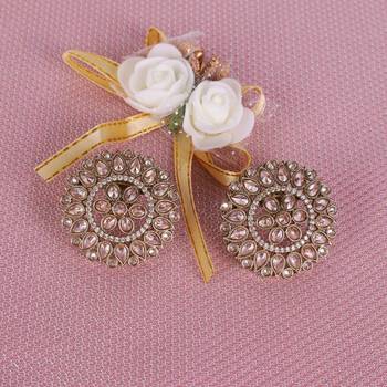 Round shape flower design antique gold plated brass stud earring for women and girls 1