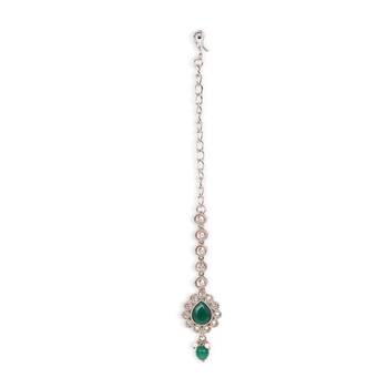 green stone kundan drop maang tikka in gold tone 2