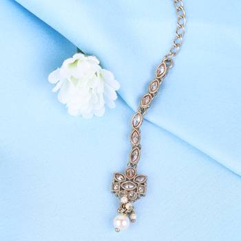 minimal kundan pearl drop maang tikka in gold tone 1