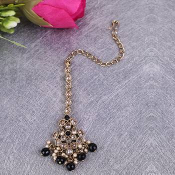 gold plated kundan & black bead maang tikka 1