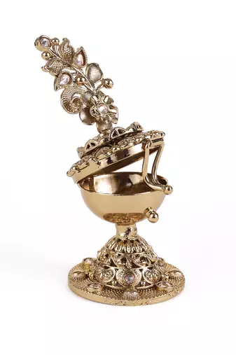 Traditional leaf and flower design antique gold plated brass sindoor dani/dibbi for women