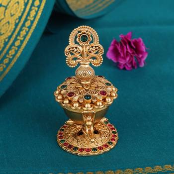 Traditional paisley kalasha(waterpot) gold plated brass sindoor dani/dibbi for women 1