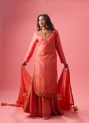 Rose Silk Plain Kurta Paired With Skirt And Dupatta 2