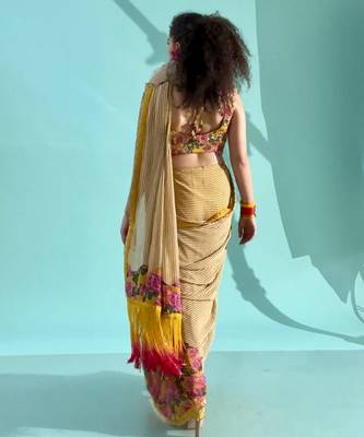 Multicolor georgette floral printed saree with embroidered blouse 5