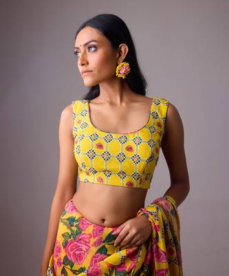 Yellow floral printed georgette saree with blouse 3