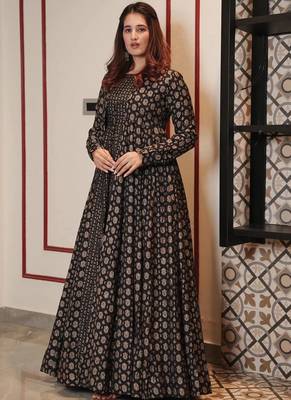 Black digital print muslin gown 4