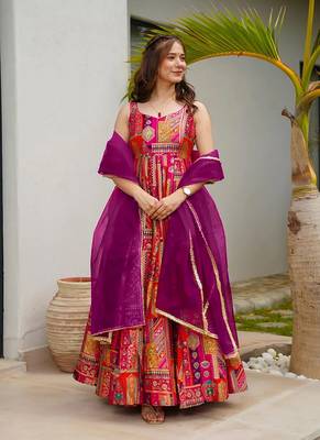 Pink printed Jharna silk gown 4