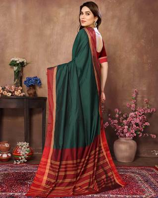 Green silk blend soft saree with contrast blouse 4