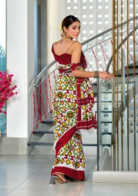 Maroon mulcotton ikat block print saree with unstitched blouse piece 3