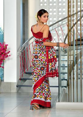 Red mulcotton ikat block print saree with unstitched blouse piece 3