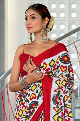 Red mulcotton ikat block print saree with unstitched blouse piece 4