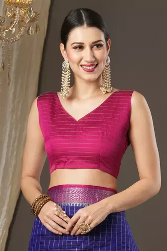 Blue checks design silk blend saree with blouse piece