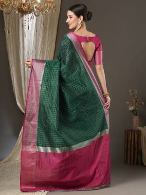 Dark green checks design silk blend saree with blouse piece 3
