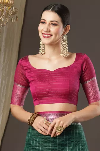 Dark green checks design silk blend saree with blouse piece
