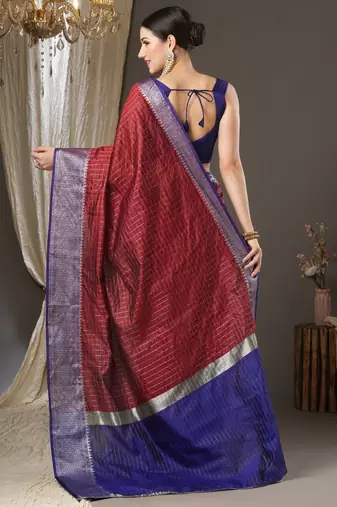 Maroon checks design silk blend saree with blouse piece