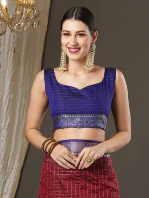 Maroon checks design silk blend saree with blouse piece 5