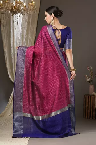 Pink checks design silk blend saree with blouse piece