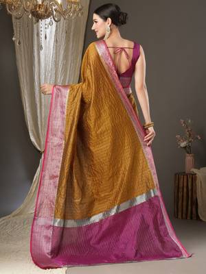 Mustard checks design silk blend saree with blouse piece 3