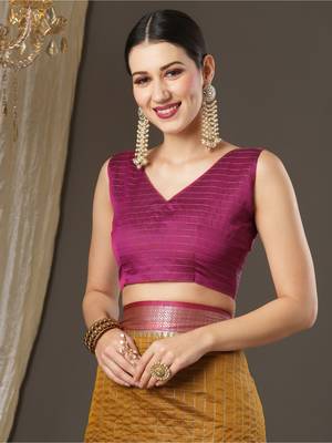 Mustard checks design silk blend saree with blouse piece 5