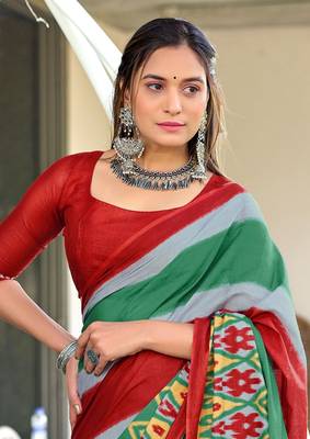Red mulcotton block print saree with unstitched blouse piece 4