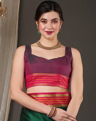Dark green border silk blend saree with contrast  blouse 5